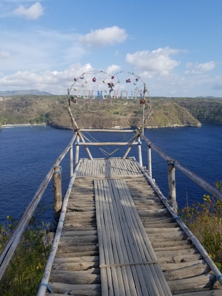 チュニガン島　Ceningan Cliffs